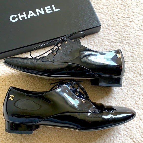 CHANEL patent leather lace up oxford flat